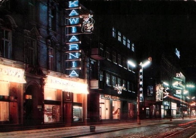 W czasach PRL Katowice nazywano miastem tysiąca neonów.
