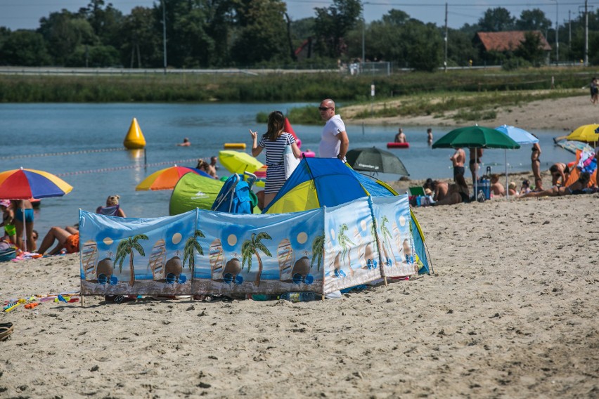 Nowe kąpielisko pod Krakowem coraz popularniejsze [ZDJĘCIA]