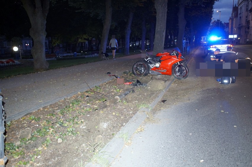 Pościg ulicami Słupska zakończył się wypadkiem. Motocykliście grozi więzienie [ZDJĘCIA]