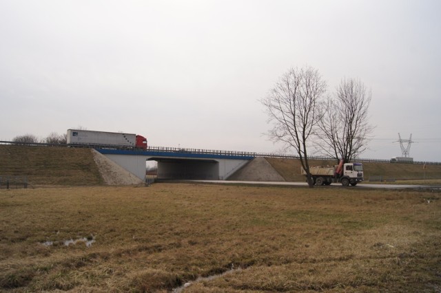 Pod nowy węzeł na A4 idealnie nadają się okolice ul. Niedomickiej. Wokół wiaduktu autostradowego jest sporo terenu pod dodatkowe zjazdy