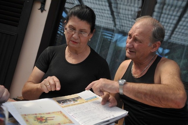 Maria Walkowiak - obok jej mąż, Jan, zwany też Jean Pierrem - skrupulatnie prowadzi kronikę klubu, wpisy są co dwa tygodnie 
