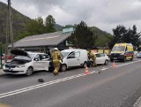 Rytro. Zderzenie trzech samochodów. Droga zablokowana