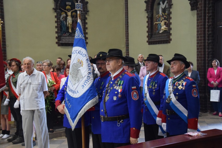 Arcybiskup Wiktor Skworc poświęcił sztandar Rybnika