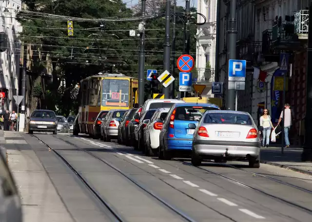 Ograniczenie prędkości dla tramwajów, które obowiązuje od Żeromskiego do Włókniarzy, miało zostać zniesione 30 września