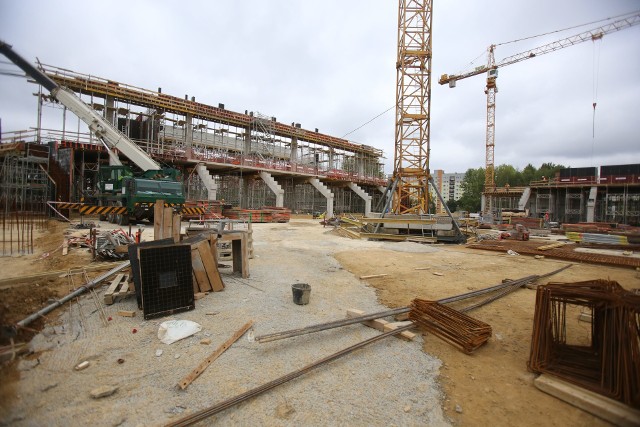 Budowa Zagłębiowskiego Parku Sportowego w Sosnowcu. Trwają prace przy budowie stadionu i hali sportowej.Zobacz kolejne zdjęcia. Przesuwaj zdjęcia w prawo - naciśnij strzałkę lub przycisk NASTĘPNE