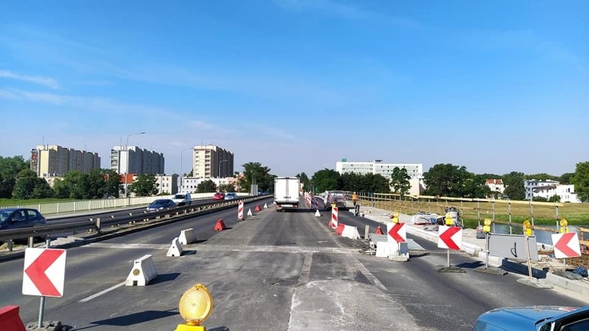 Jest już też nowa nawierzchnia na Moście Sybiraków, jednak...