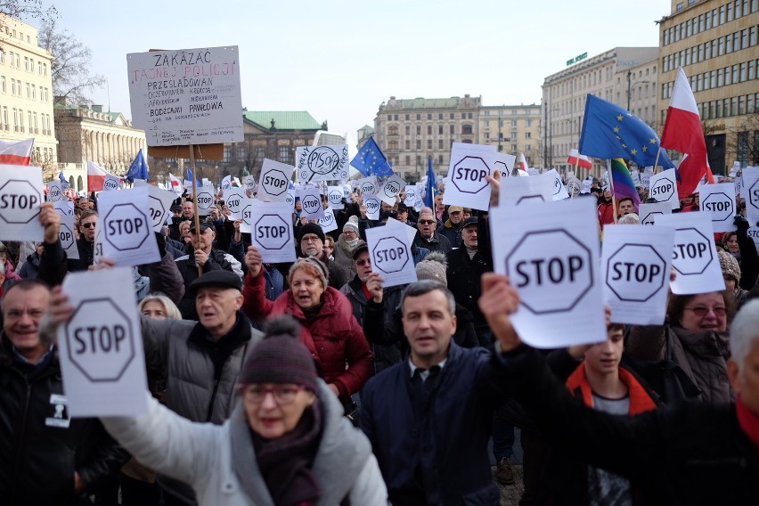 Plac Wolności: Protest przeciwko inwigilacji