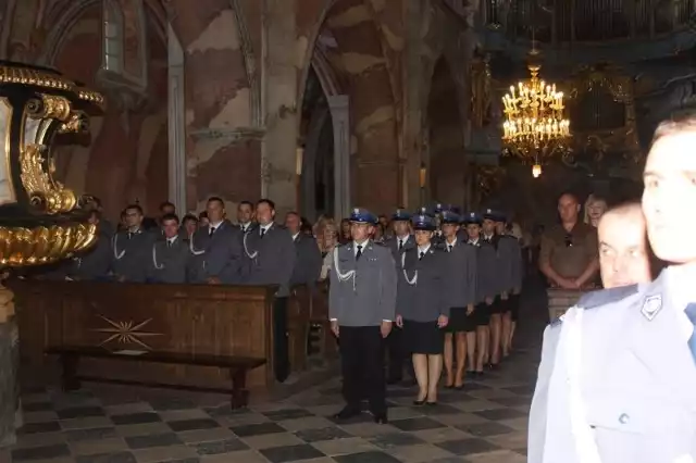W kościele Świętej Trójcy w Jędrzejowie odprawiona została msza w intencji policjantów.
