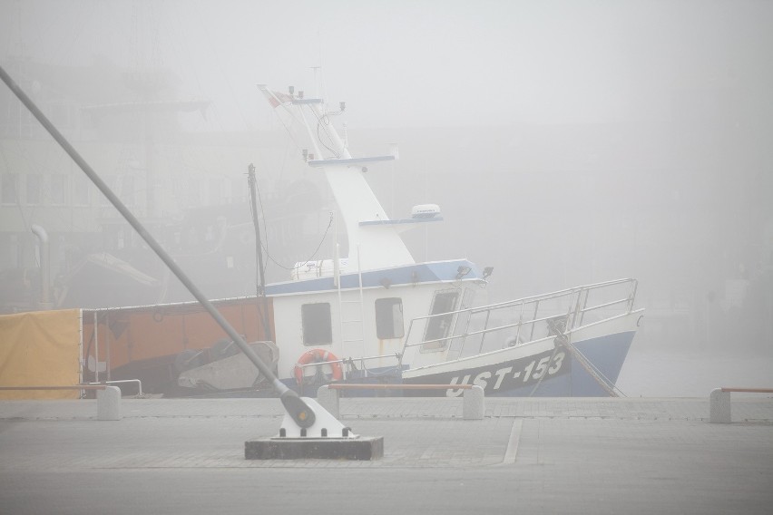 Dziś po południu ustecki port spowiła gęsta mgła.W ciągu...