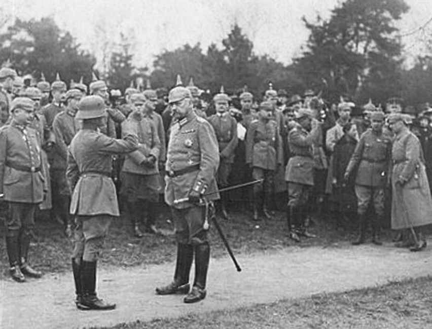 Naczelny dowódca wojsk Republiki Weimarskiej, feldmarszałek...