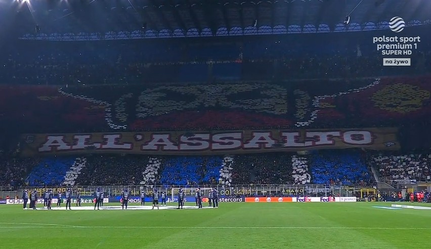 Liga Mistrzów. Piękna oprawa fanów Interu przed meczem z Milanem. "Zwycięstwo to dla nas życie" na niebieskiej części San Siro