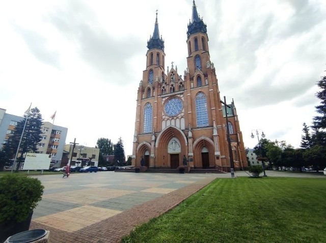 Plac przed radomską katedrą nosi nazwę księdza biskupa Edwarda Materskiego. To po przyjęciu stosownej uchwały przez radnych podczas sesji pod koniec sierpnia.