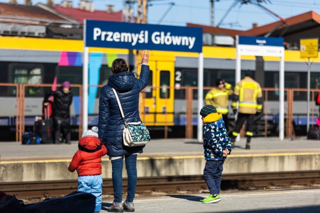 Nowy projekt ustawy Ministerstwa Infrastruktury zakłada, że przewoźnicy, którzy uruchamiają pociągi dla uchodźców mogą liczyć na dopłaty