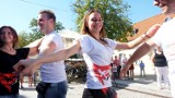 Roztańczony Białystok. Flash mob ze Studiem Feniks rozbujał Rynek Kościuszki