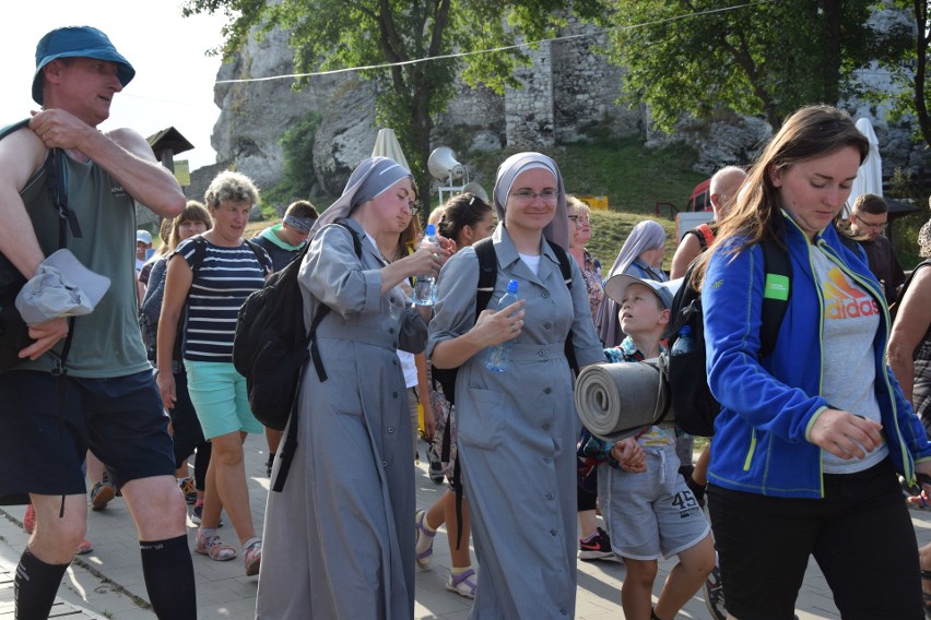 Wspólnota Śródmiejska wyruszyła z Podzamcza do Częstochowy