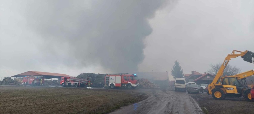 Pożar tartaku w miejscowości Drużyny k. Brodnicy. Trwa...