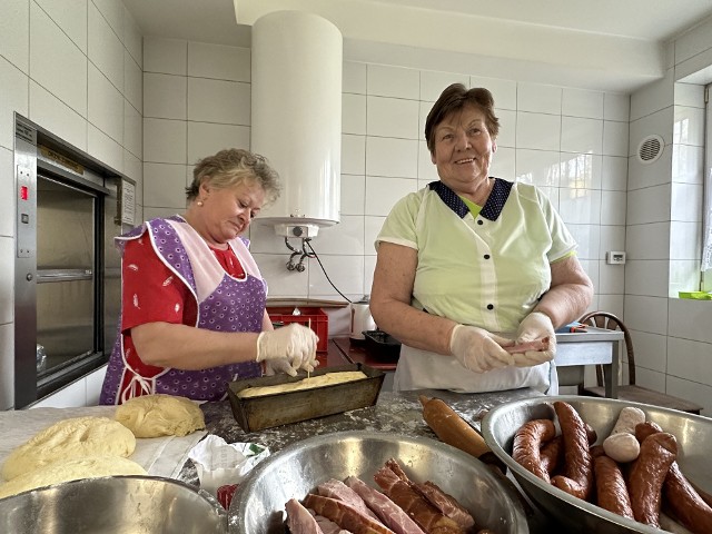 Jest potrawą wielkanocną. Do Połomi w obecnej gminie Mszana trafiła zza Olzy, a mianowicie ze wsi Wierzchniowice (gmina Lutynia Dolna, powiat Karwina, kraj morawsko-śląski – red.) w Czechach. Tam święcelnik był tradycyjnym świątecznym wypiekiem. Przywiozła go na ziemię wodzisławską moja prababcia, gdy wyszła za mąż w Połomi za Jana Gąsiora i zamieszkała tutaj po ślubie - mówi Maria Trojan.