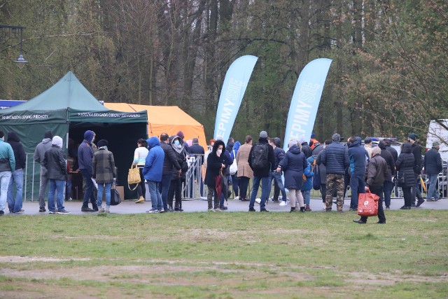 Popularność akcji "Zaszczep się w majówkę" przerosła najśmielsze wyobrażenia organizatorów. Na Zdrowiu ustawiał się ogromna kolejka chętnych na szczepienie przeciw civid!CZYTAJ DALEJ >>>>...