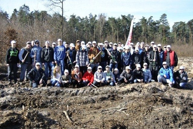 W Szymocicach sadzą "Czarodziejskie drzewa"