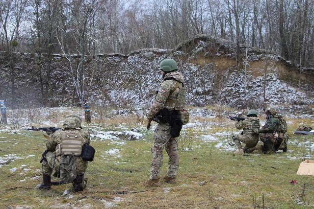 Strzelcy przechodzą systematyczne szkolenia - jak ci, z ukraińskich wojsk obrony terytorialnej