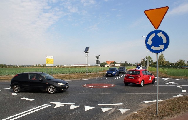 Nowe mini rondo na skrzyżowaniu ulic Orłowskiej z Pileckiego