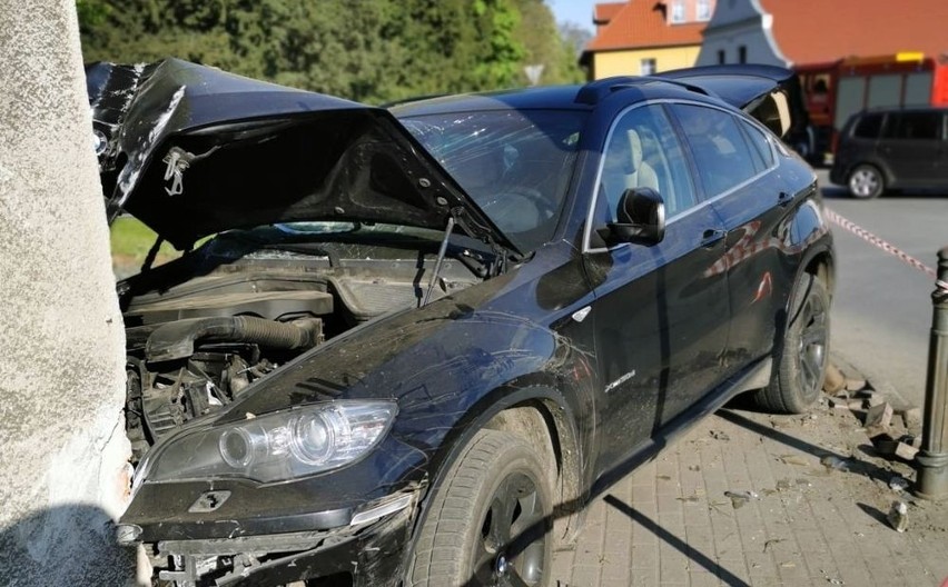 31-latek po pijaku kradł i rozbijał samochody.