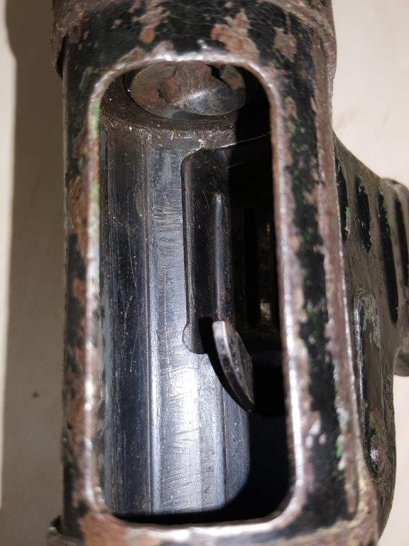 Wojnicz. Broń z czasów II wojny światowej w domu pod Tarnowem. Niemiecki pistolet maszynowy trafi do tarnowskiego muzeum