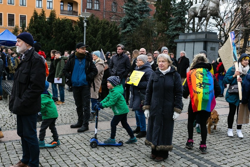 "Dość rasizmu i faszyzmu". Manifestacja przeciw rasizmowi i faszyzmowi w Szczecinie (16.03.2019) [WIDEO, ZDJĘCIA]