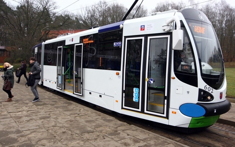 Najnowszy tramwaj zadebiutował na trasie do pętli "Głębokie" [wideo, zdjęcia]