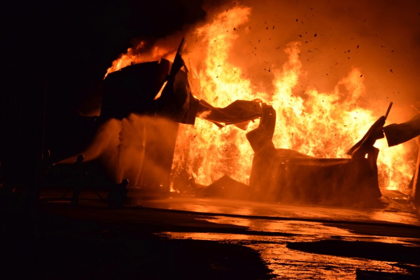 Pożar firmy Opak w Szczecinku. Zebrał się sztab kryzysowy [zdjęcia, wideo] 12.08.2019 