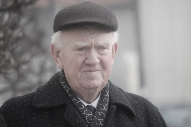 Jan Polewczyński uczył matematyki. Przez wiele lat był dyrektorem LO w Kcyni. W grudniu skończyłby 84 lata
