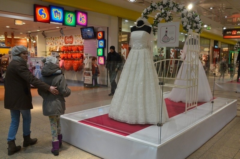 Inspiracje Ślubne w Galerii Łódzkiej. Limuzyny, suknie, kwiaty i rower dla nowożeńców