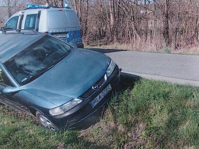 W Rakszawie kierujący oplem wjechał do rowu. Okazało się, że miał 7 promili alkoholu w organizmie.