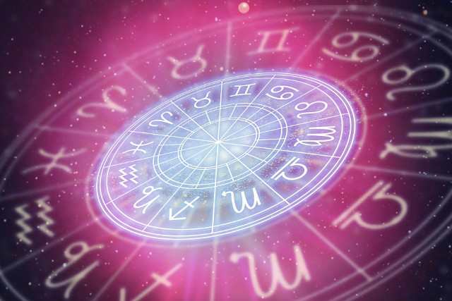 Które znaki odnajdą miłość w listopadzie 2023 roku? Sprawdźcie horoskop dla wszystkich dwunastu znaków zodiaku dotyczący spraw uczuciowych. Szczegóły na kolejnych zdjęciach >>>