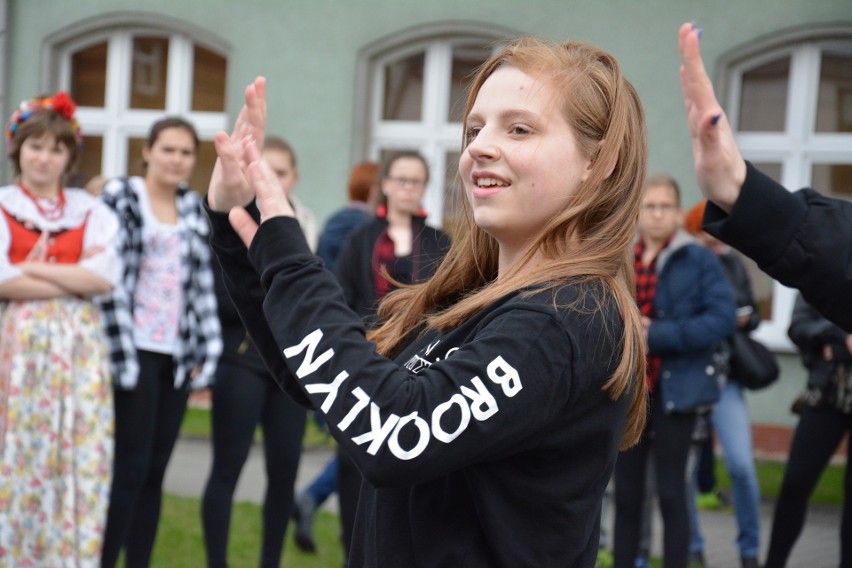 Tancerze opanowali centrum Piekar Śląskich