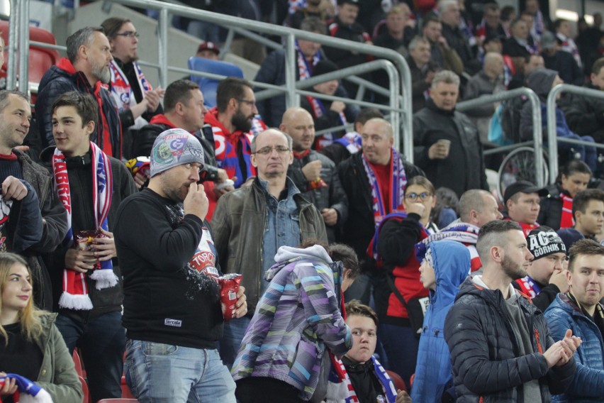 Górnik Zabrze - Śląsk Wrocław. Kibice odśpiewali hymn ZDJĘCIA KIBICÓW