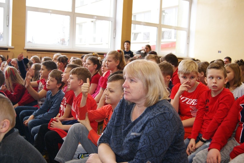 Prawie 200 tysięcy zużytych baterii zebrano w Sandomierzu w konkursie "Działaj czysto". Nagrody dla uczniów (ZDJĘCIA)