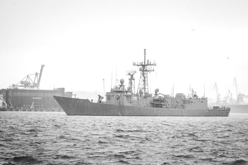 Port w Gdyni opuściła fregata rakietowa ORP „Gen. K....