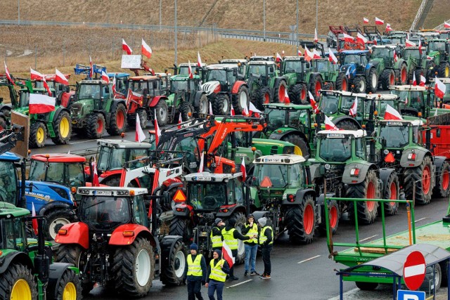 W związku ze złożonym zawiadomieniem o zgromadzeniu publicznym środowisk rolniczych na trasie S61 w Budzisku na granicy Polski i Litwy, należy spodziewać się znacznych utrudnień w ruchu pojazdów. Protest rozpocznie się 1 marca o godz. 10.00 i trwać będzie do 7 marca do godz. 10.00.