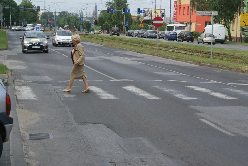 Dziurawa ulica Piłsudskiego rzeczywiście wymaga pilnego...