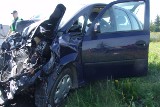 Pijany kierowca spowodował wypadek w Ostrowitem, dwie osoby w szpitalu [zdjęcia]