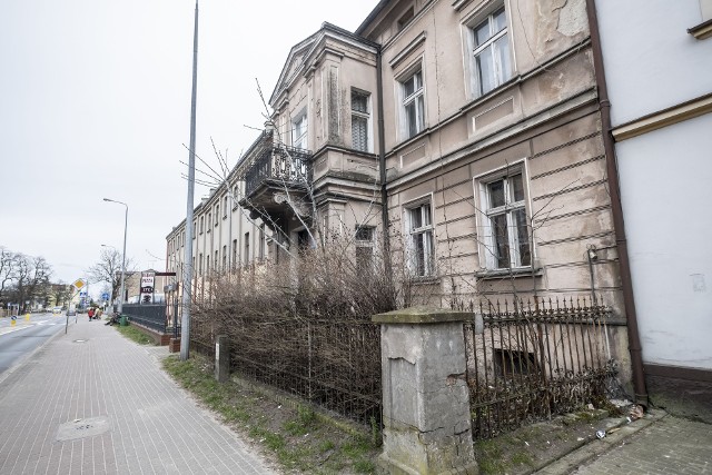 Lokatorzy TBS w Kościanie znajdują się w dramatycznej sytuacji. Od ponad roku nie mają ogrzewania, w mieszkaniach pojawił się grzyb, w jednym z lokali ulatniał się gaz. Przejdź dalej i zobacz kolejne zdjęcia --->