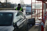 Wypadek na ul. Wiejskiej: Kierowca wjechał trzy kobiety na przystanku (zdjęcia, wideo)