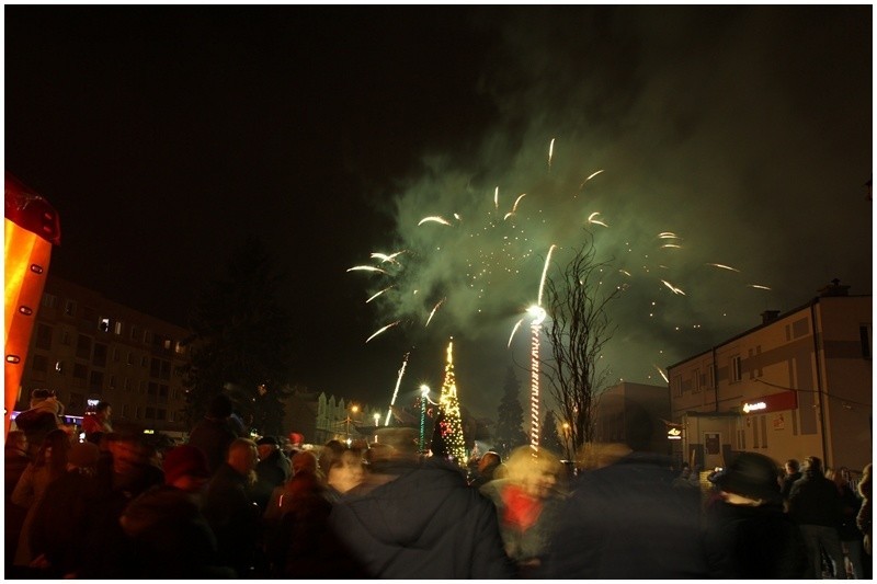 Z muzyką, tańcem i wystrzałami korków od szampana Mońki...