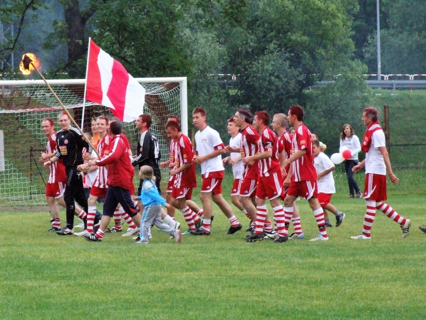 Tak oświęcimianie sześć lat temu fetowali awans do IV ligi,...