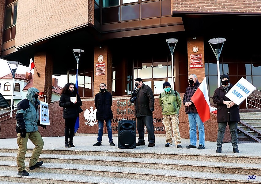 W Tarnobrzegu protestowano w obronie zawieszonych sędziów (ZDJĘCIA)