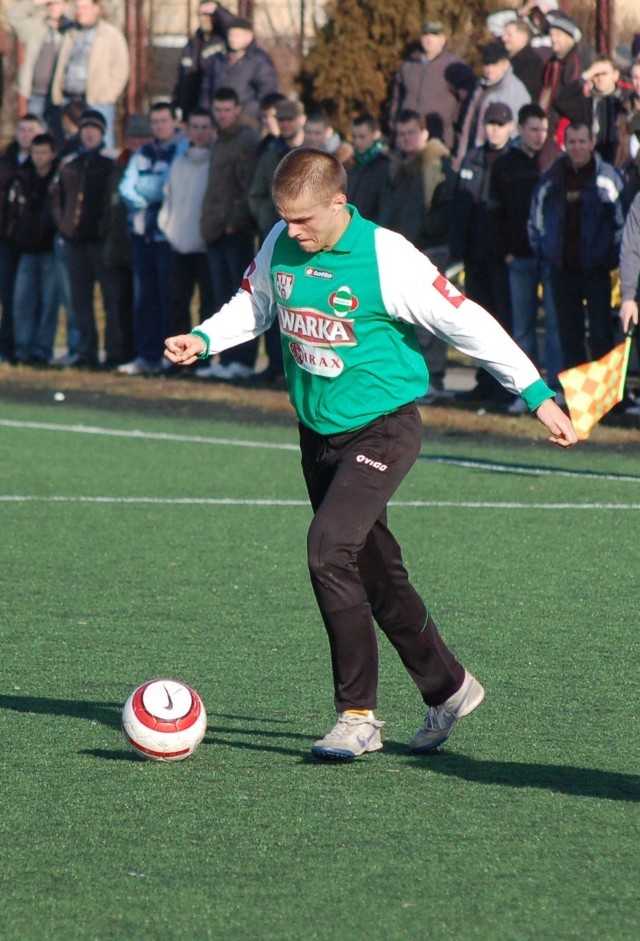 Paweł Boryczka (z piłką) strzelił dla Radomiaka dwa gole w meczu z Juventą Starachowice.