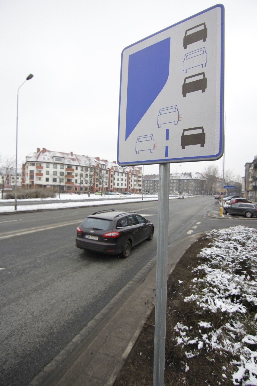 Kodeks drogowy 2019: jazda na suwak będzie wprowadzona w kodeksie drogowym. Czy zmienią się znaki drogowe? 
