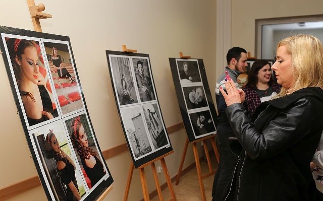 Fundacja Rozwoju Ziemi Chojnickiej i Człuchowskiej ma teraz siedzibę przy Koszarowej 8. Na otwarcie była wystawa adeptek fotografii.