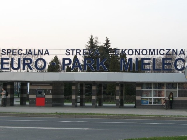 Firma Cronimet otworzyła oddział w mieleckiej strefieMielecki oddział firmy Cronimet.pl zajmuje działkę o powierzchni 0,6 ha na terenie Specjalnej Strefy Ekonomicznej „Euro-Park Mielec”.